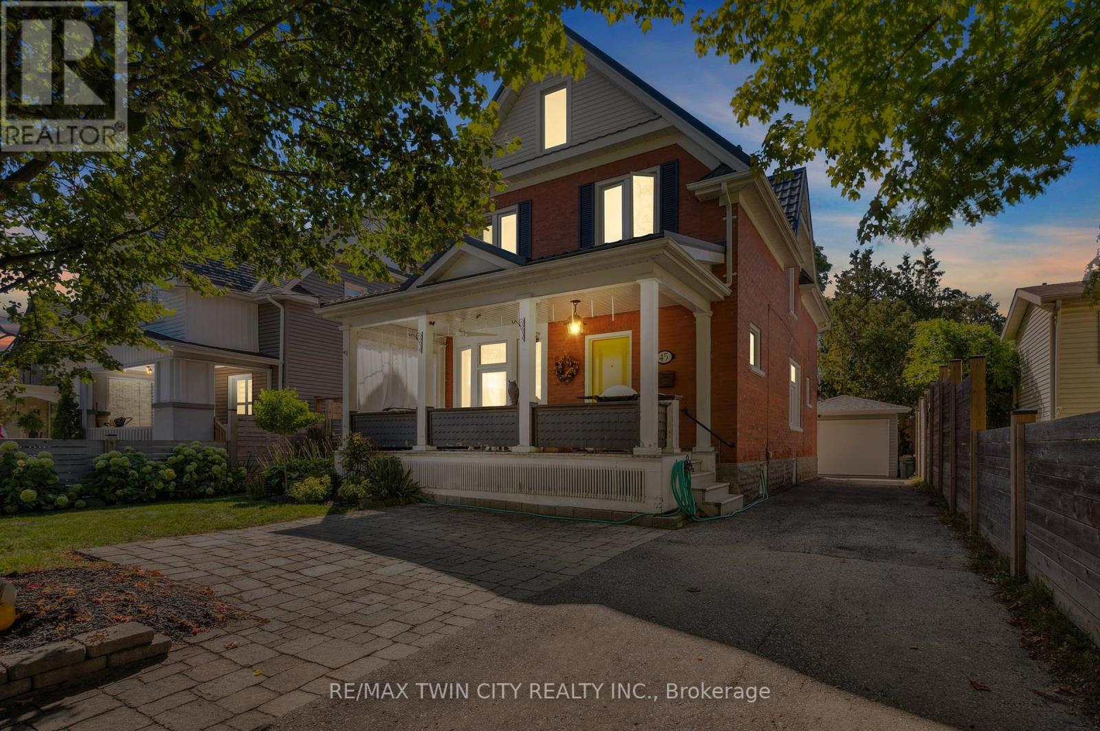 45 Samuel St, Kitchener, ON N2H 1P2