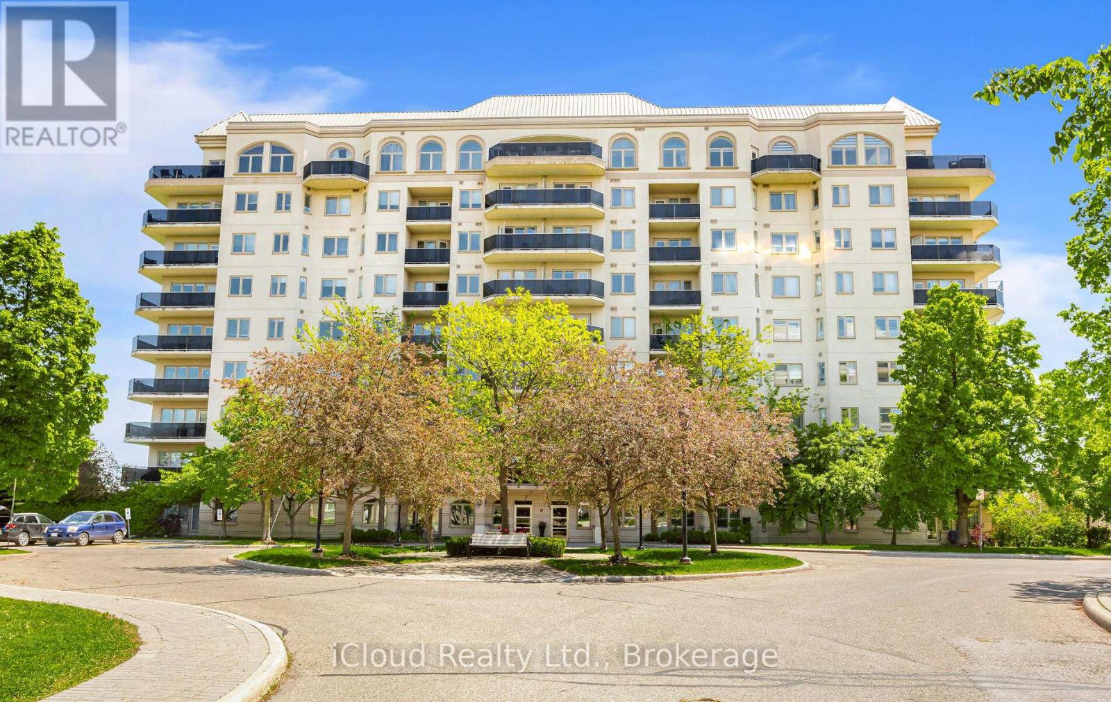 606 10 Dayspring Cir, Brampton, ON L6P 1B9