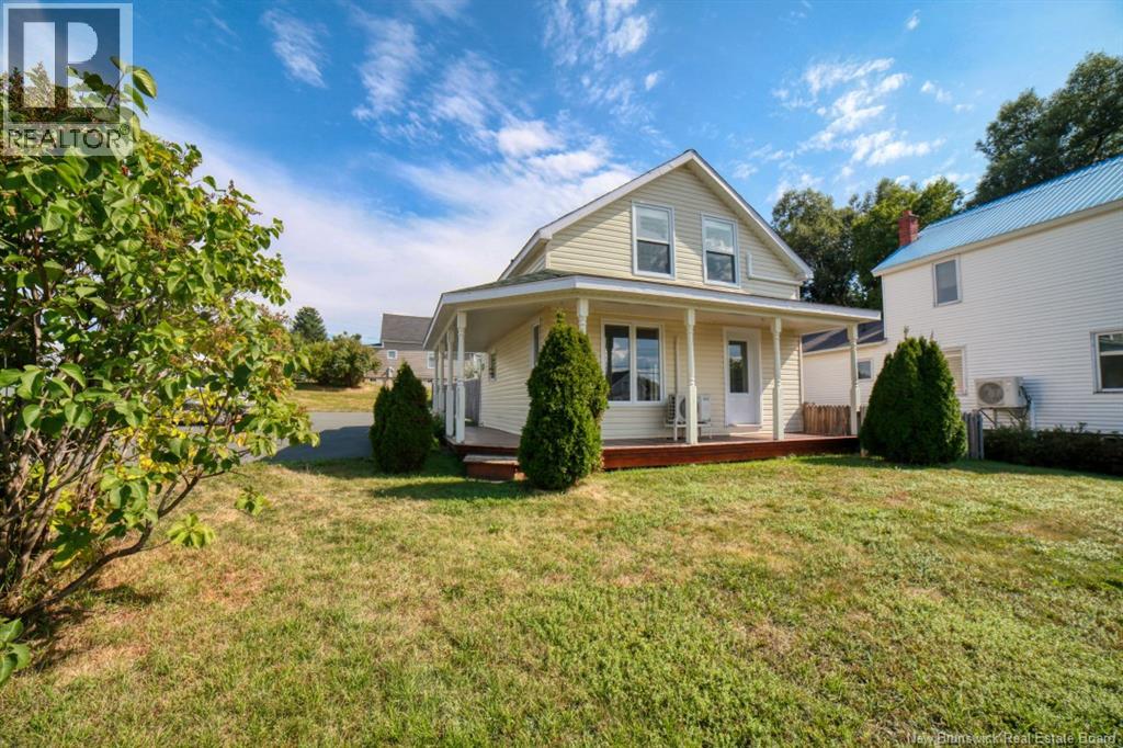 1109 King, Bathurst, NB E2A 1S3