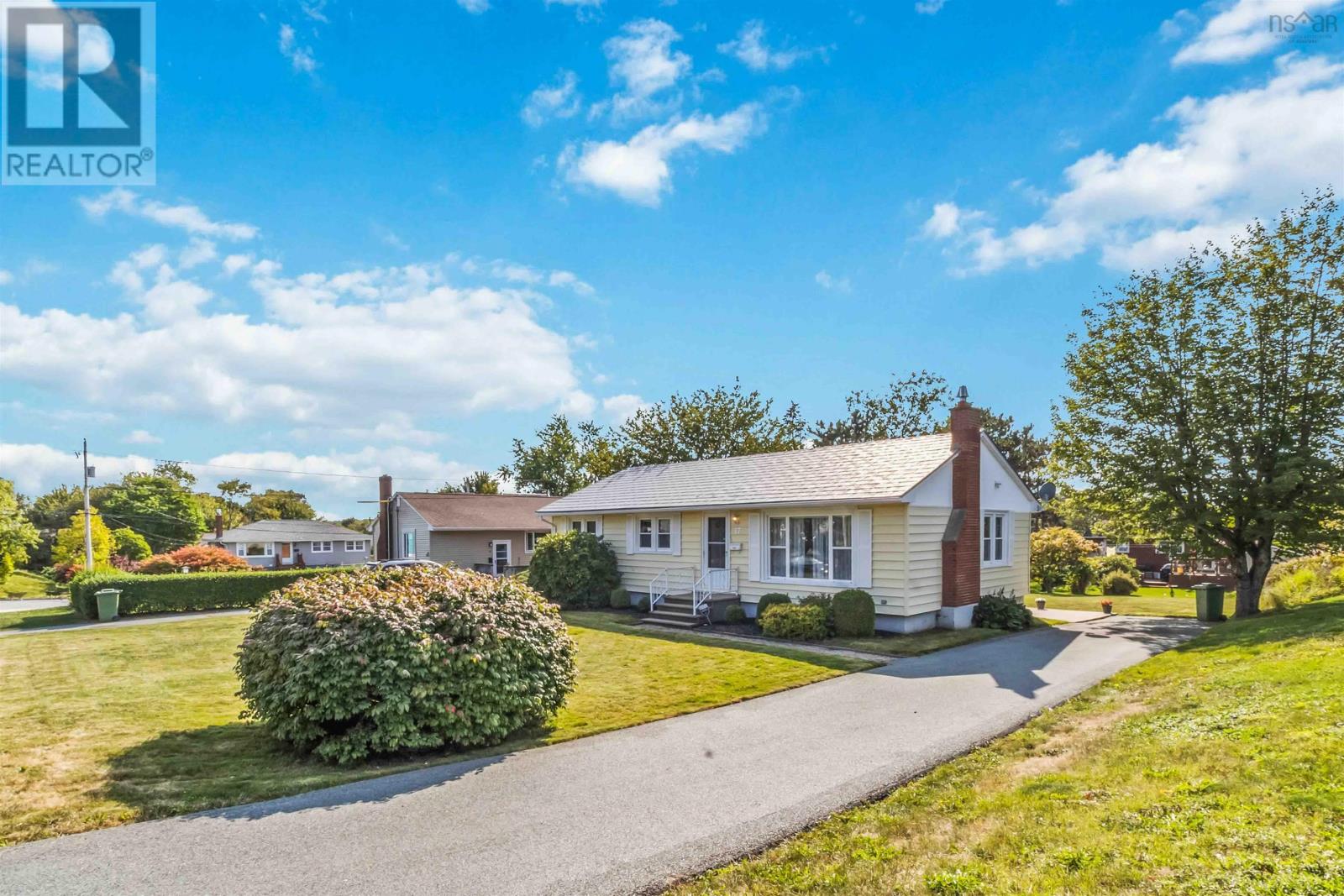 17 Alberta St, Dartmouth, NS B2W 1V7