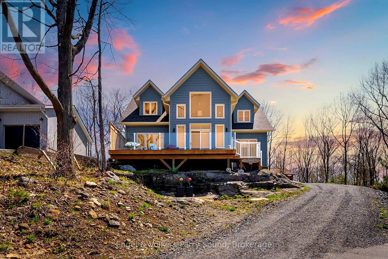 29 Queen St, Parry Sound, ON P2A 2W1