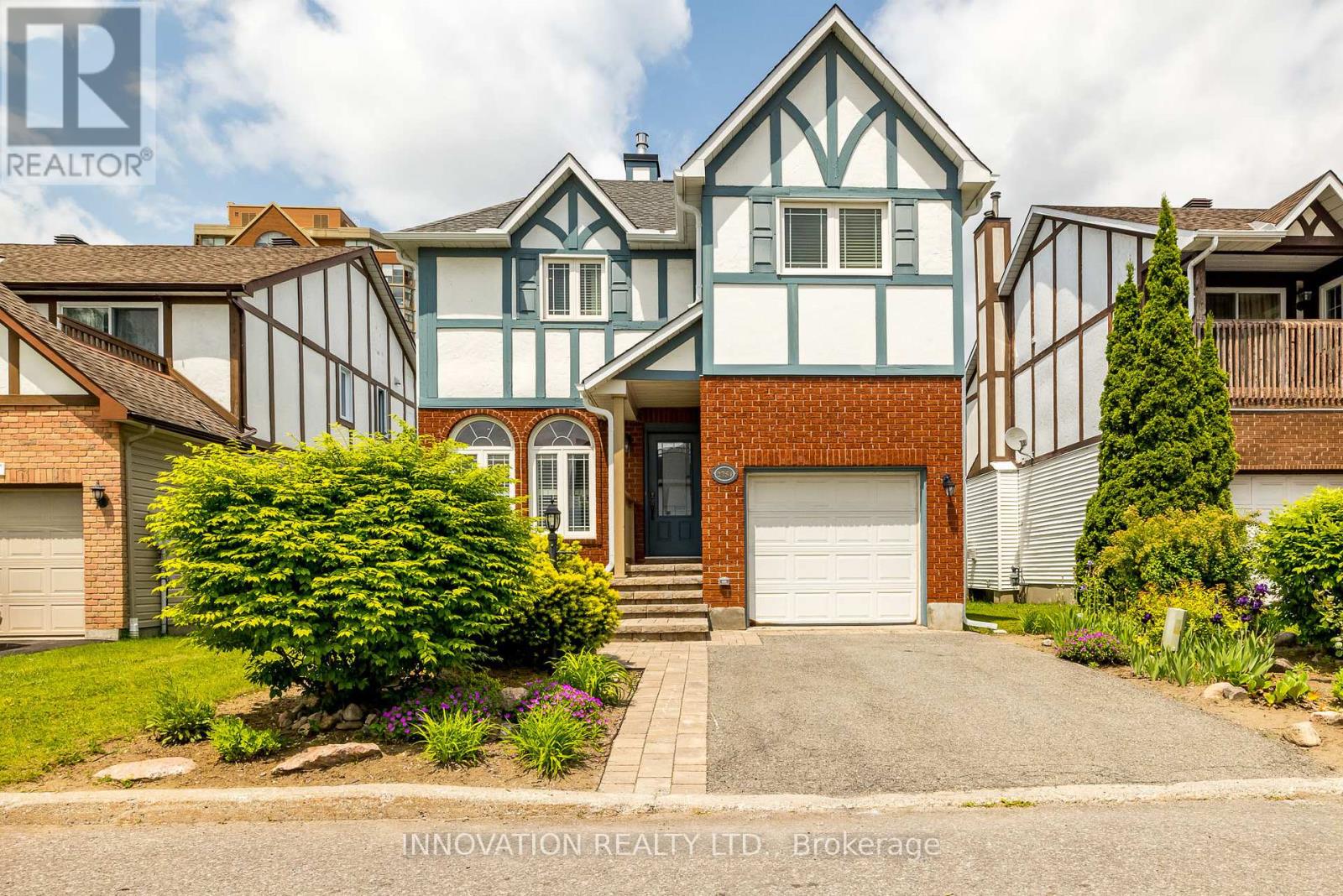 2751 Massicotte Ln, Ottawa, ON K1T 3H1