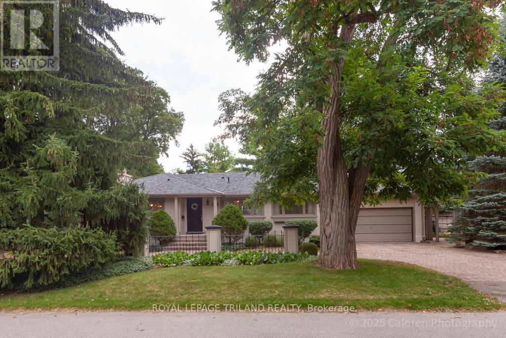 25 Bloomfield Dr, London, ON N6G 1P2