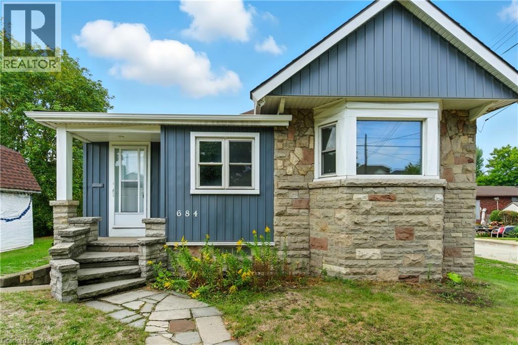 684 Beach Blvd, Hamilton, ON L8H 6Y4