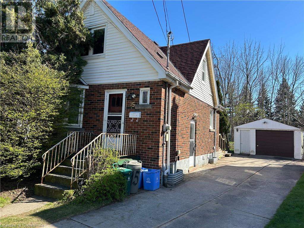 95 Glenmount Ave, Hamilton, ON L8S 2L3