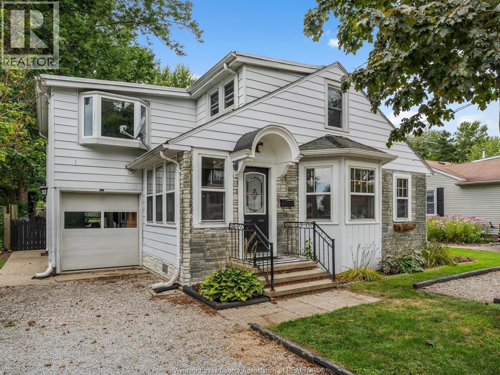 1303 Torquay Dr, Kingsville, ON N9Y 2P5