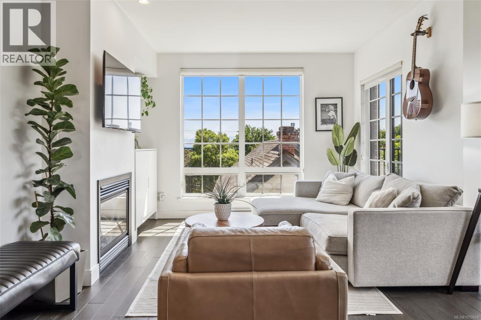 1011 Burdett Ave Unit 304 Ave, Victoria, BC V8V 3G9