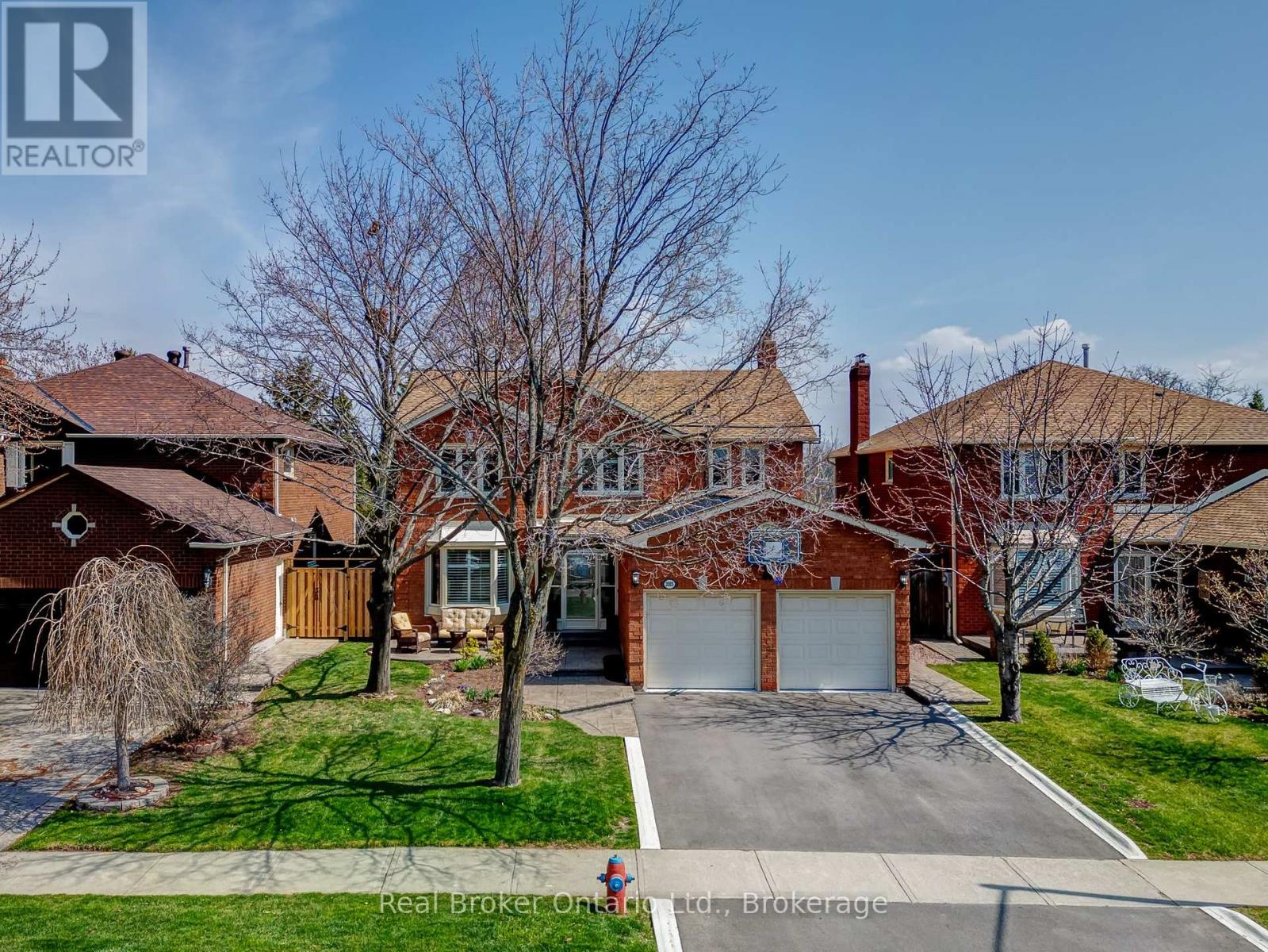 2015 Grosvenor St, Oakville, ON L6H 5A2