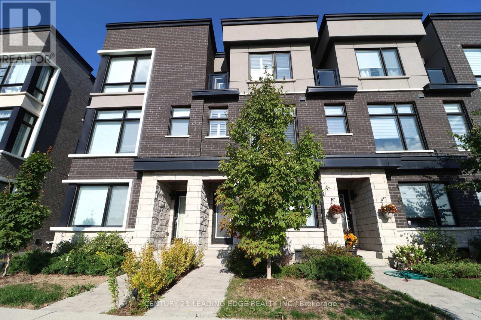 2644 Castlegate Xing, Pickering Duffin Heights, ON L1X 0H8