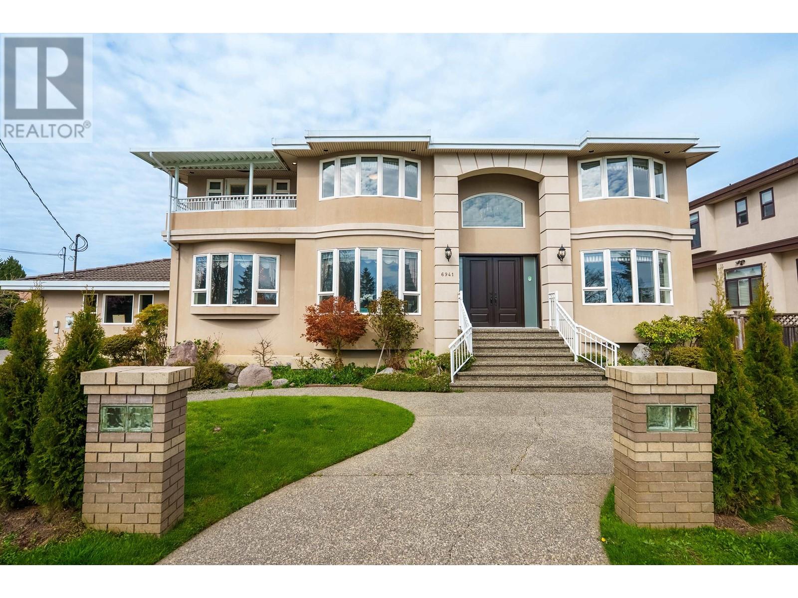 6941 Adair St, Burnaby, BC V5B 2W8