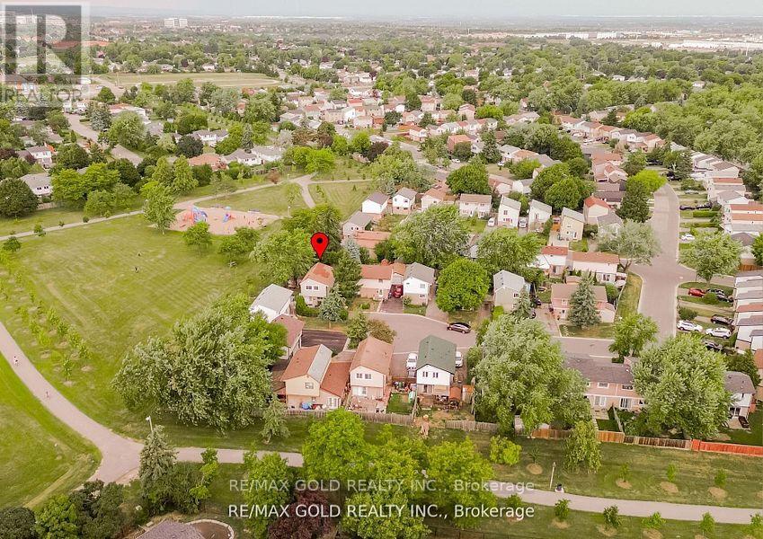 17 Greenhills Sq, Brampton, ON L6S 2J4