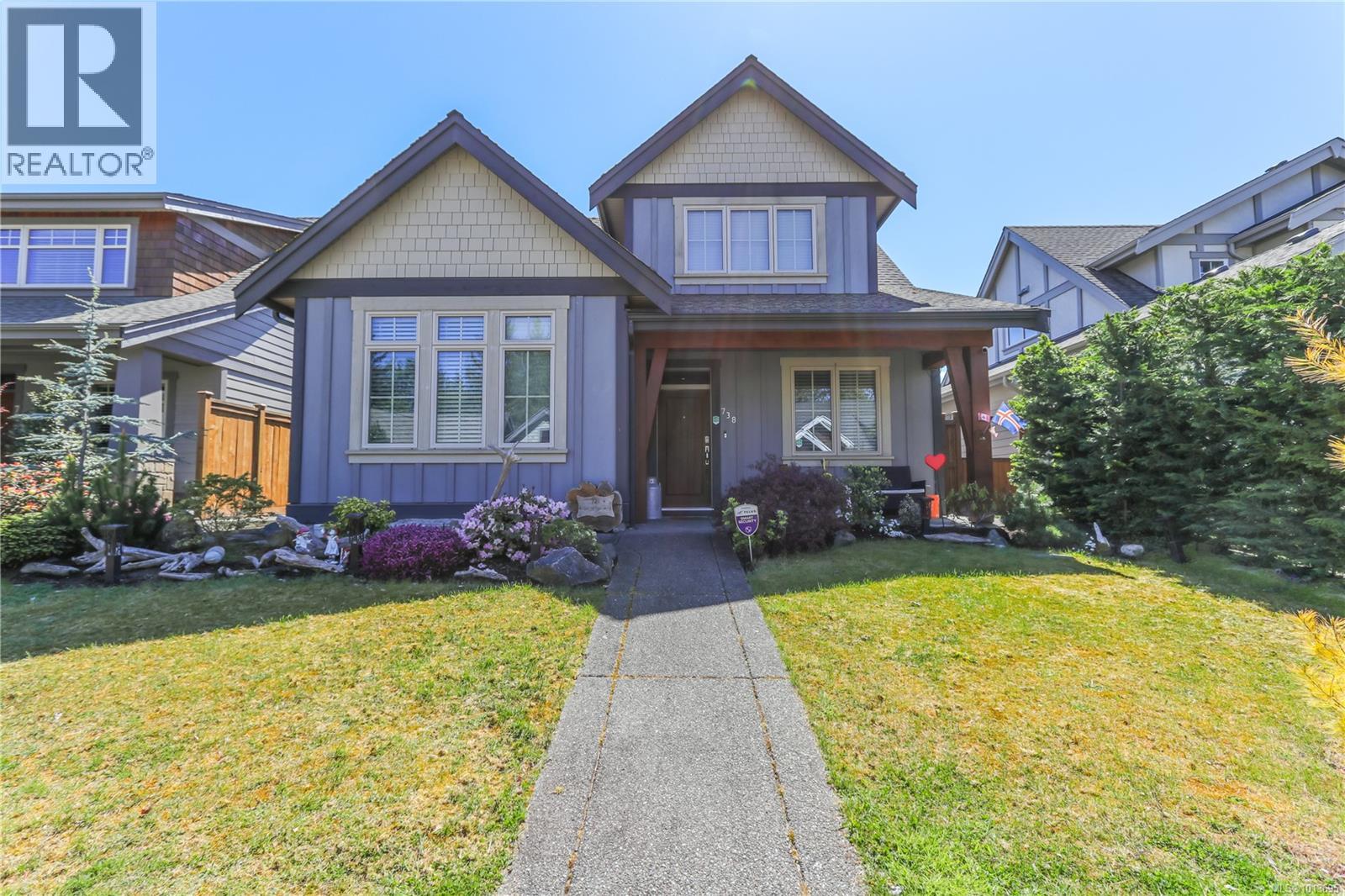 738 W Ridge Way, Qualicum Beach, BC V9K 0A9
