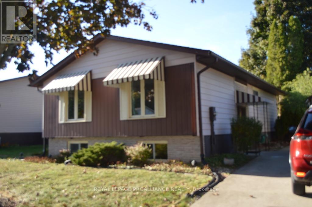 118 Nicholas St, Quinte West, ON K8V 6B2