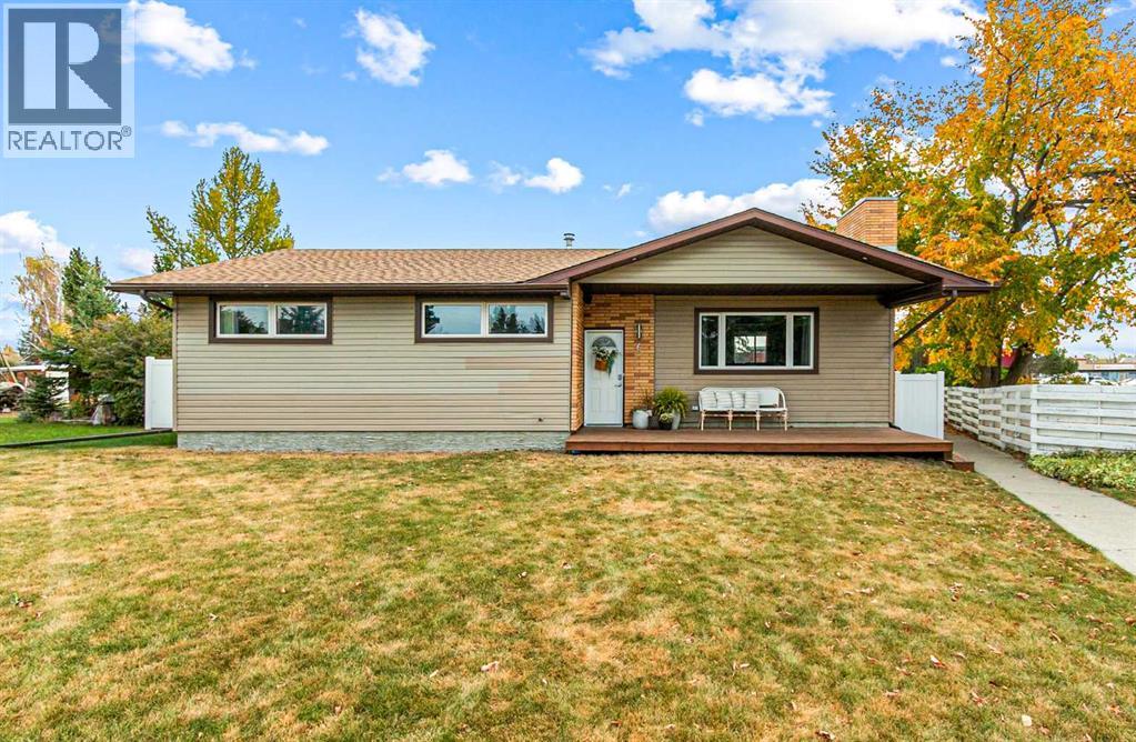 6 Mount View Close, Olds, AB T4H 1B7