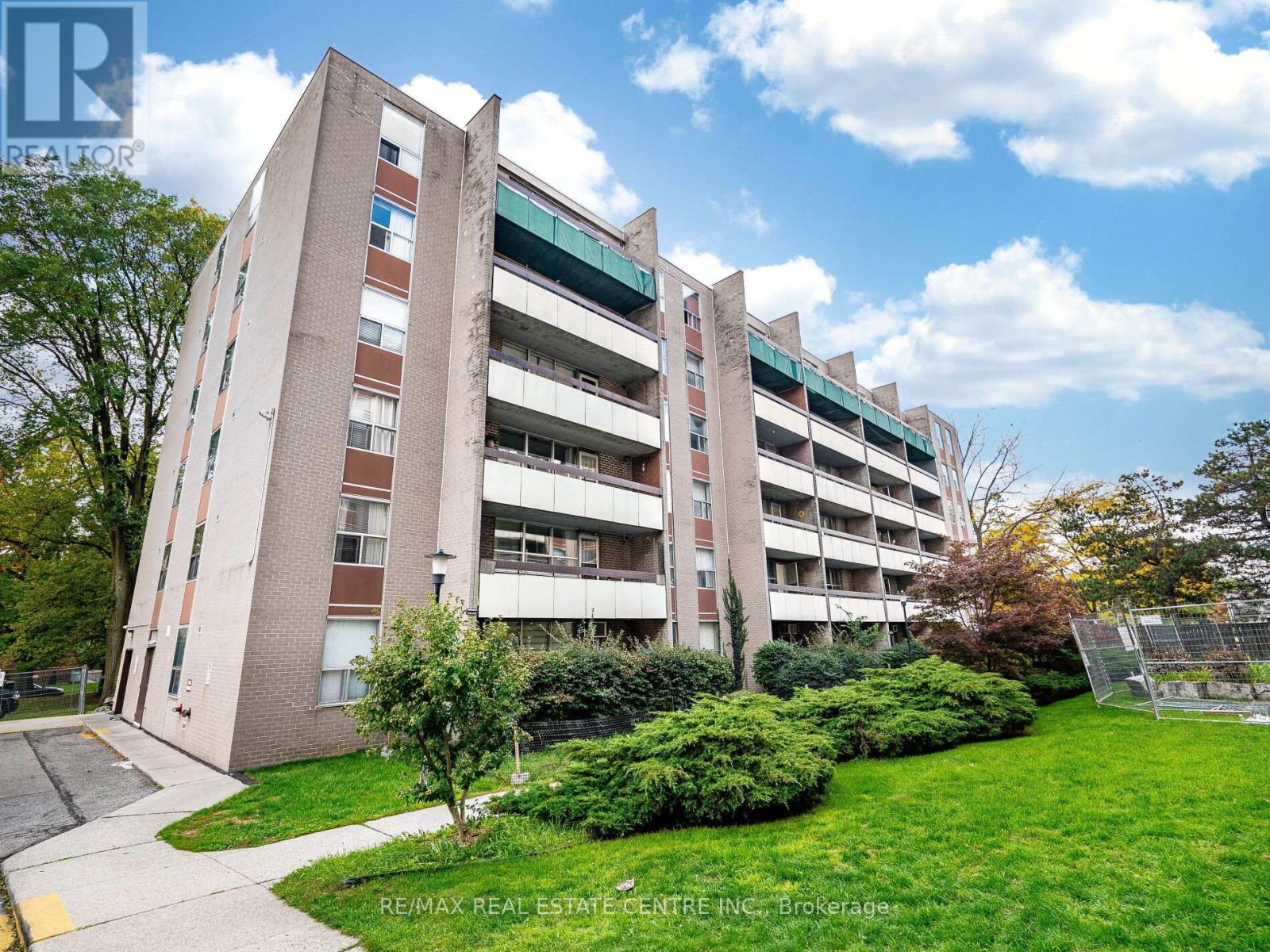 3625 Lake Shore Blvd W, Toronto, ON M8W 4W2