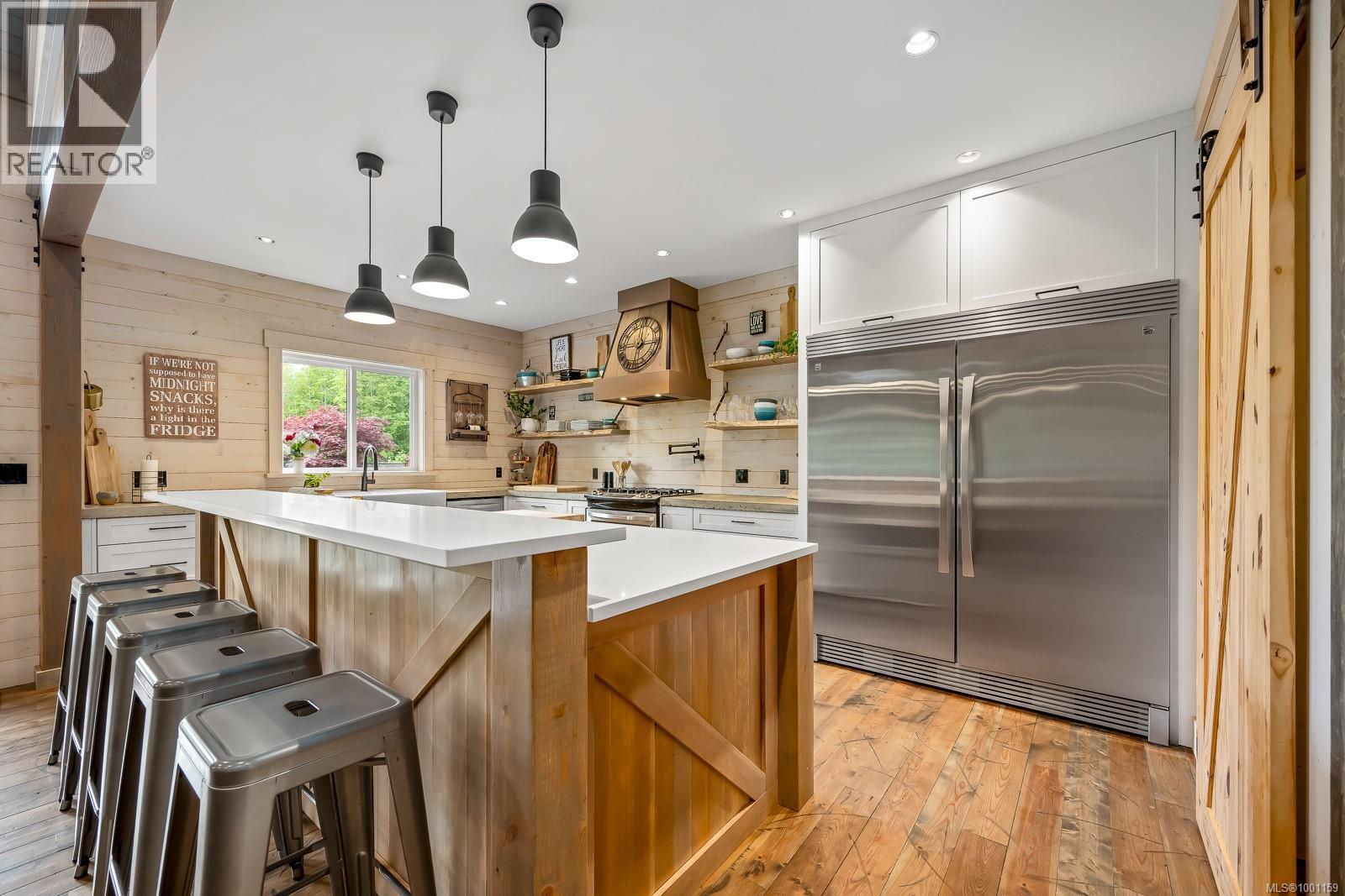 8899 Henderson Ave, Black Creek, BC V9J 1A5