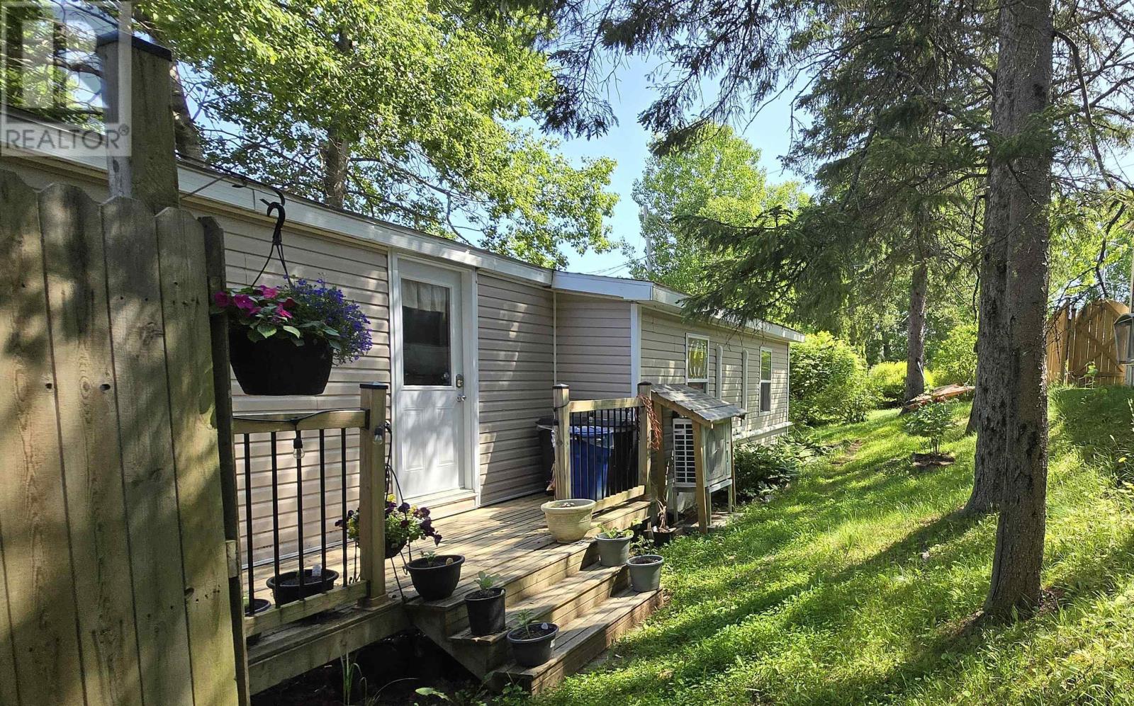 27 Pinecrest Dr, New Minas, NS B4N 4W5