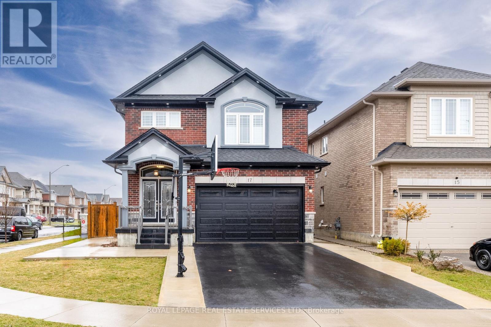 17 Narbonne Cres, Hamilton, ON L8J 1K5