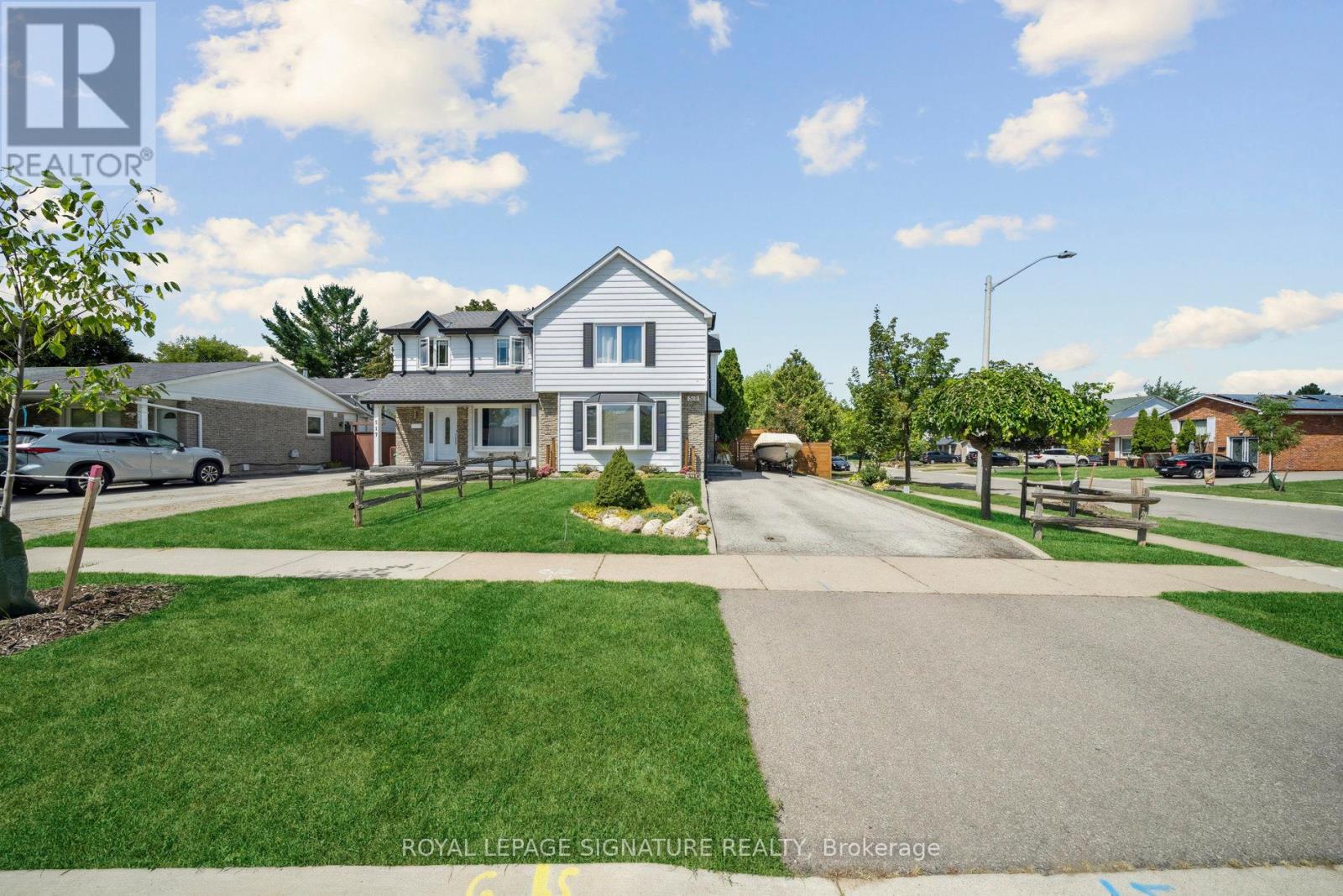 519 Galedowns Ct, Mississauga, ON L5A 3J1