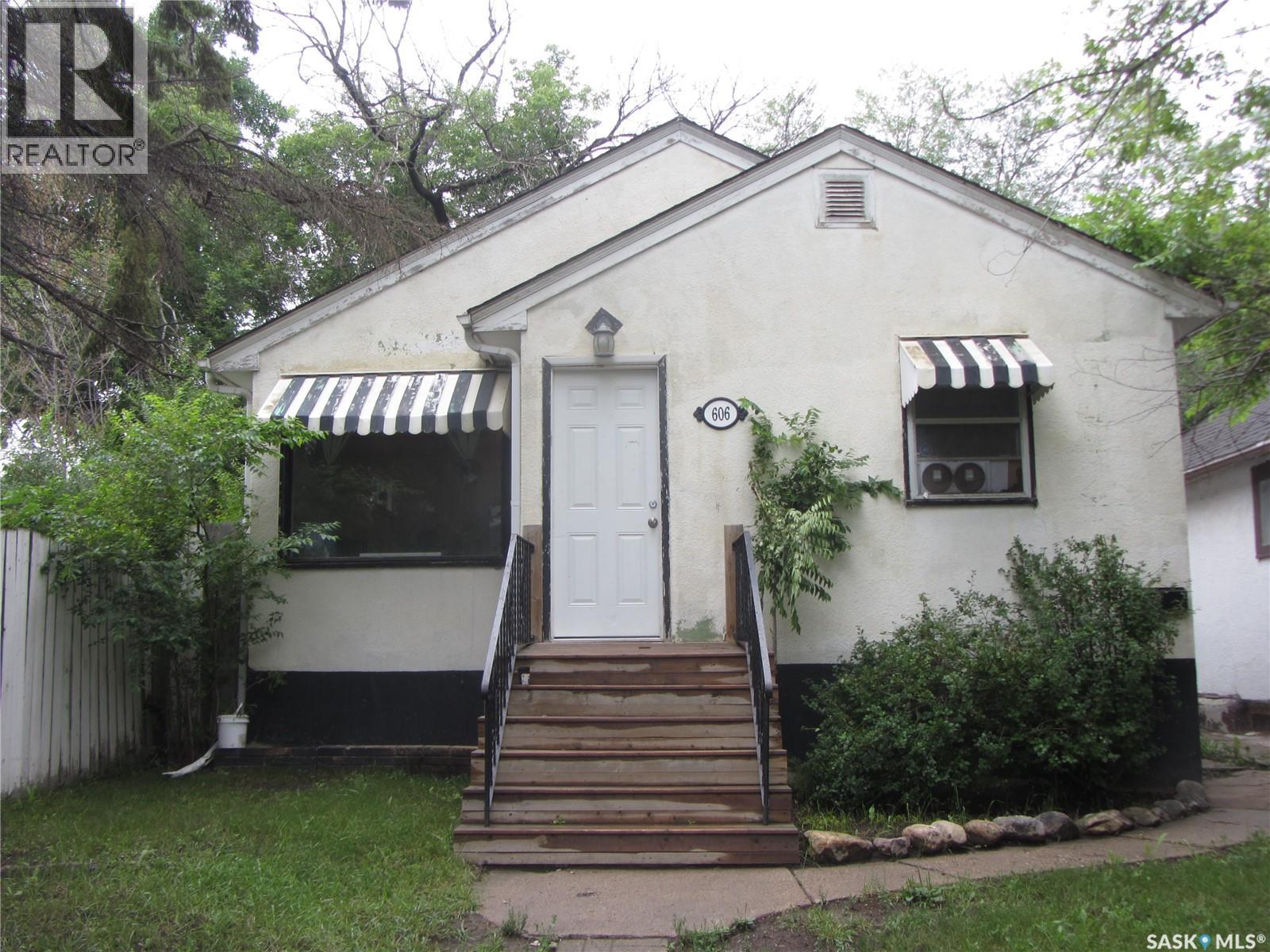606 Balmoral St, Saskatoon, SK S7K 0Y7