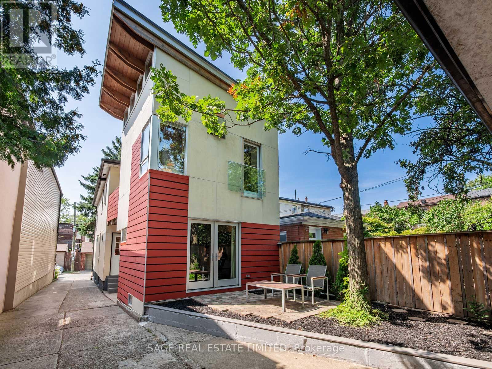 53 Jersey Ave, Toronto, ON M6G 3A4