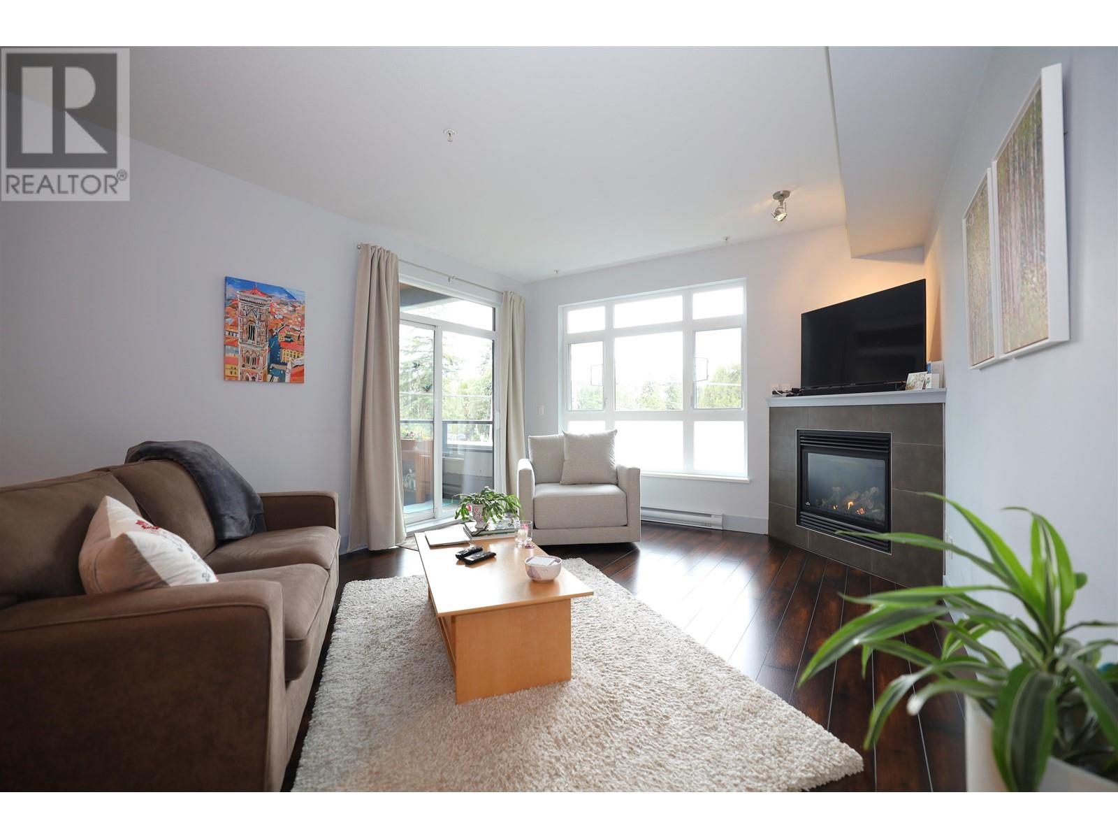 5682 Wharf Avenue Unit 209, Sechelt, BC V7Z 0J3