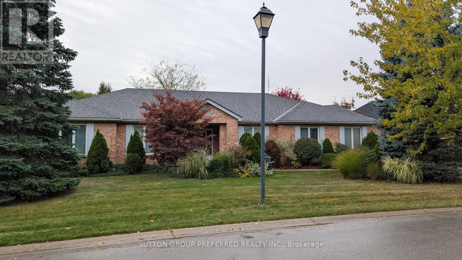 1 Highland Woods Ct, London, ON N6C 5W9