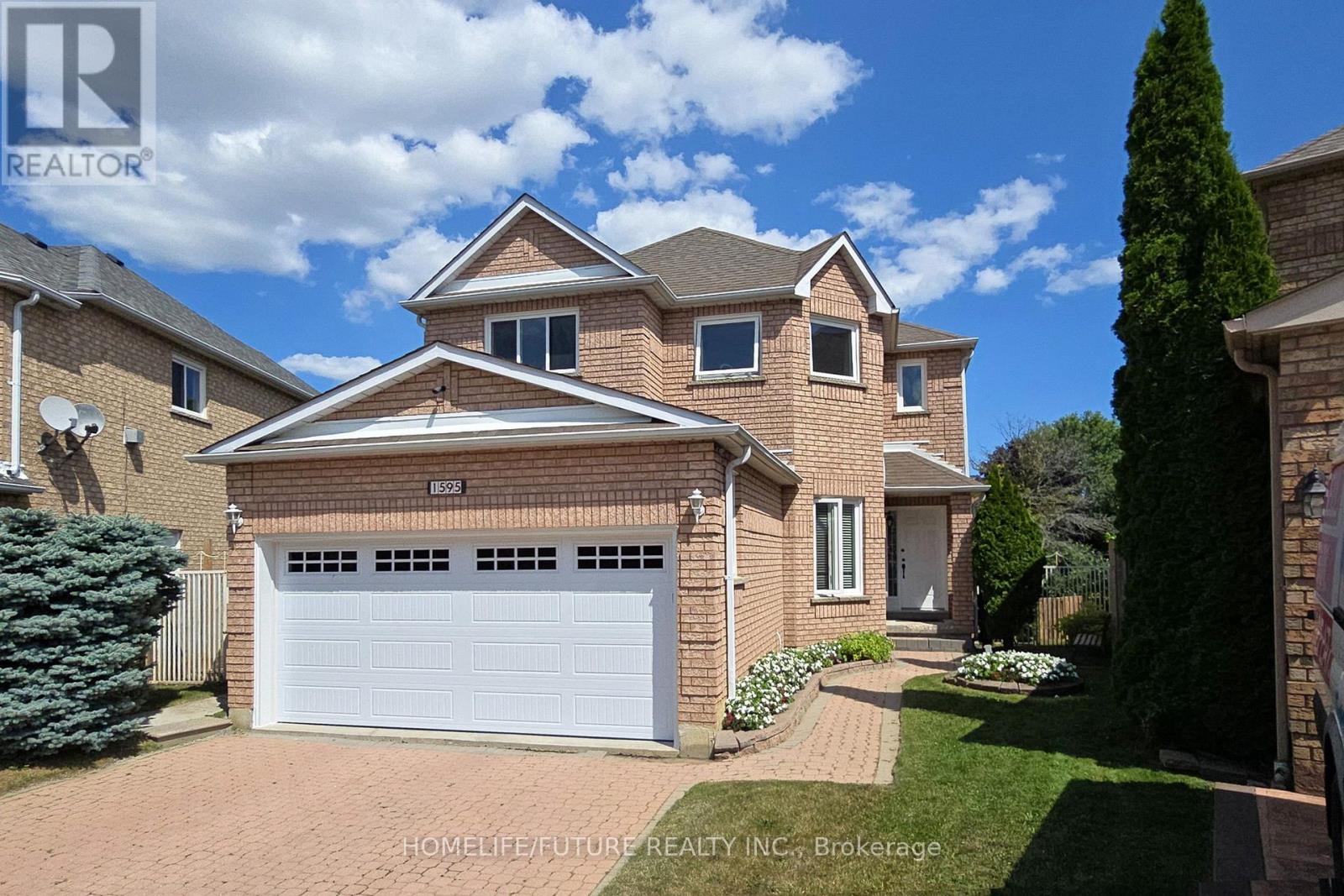 1595 Deerhurst Ct, Pickering, ON L1V 6Y7