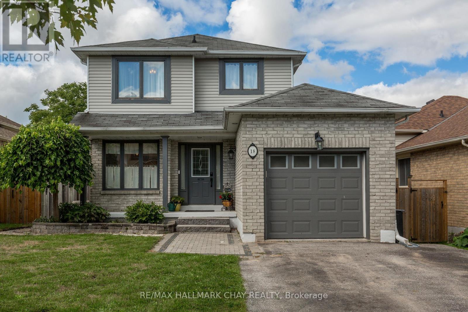 18 Gosney Cres, Barrie, ON L4N 6T6