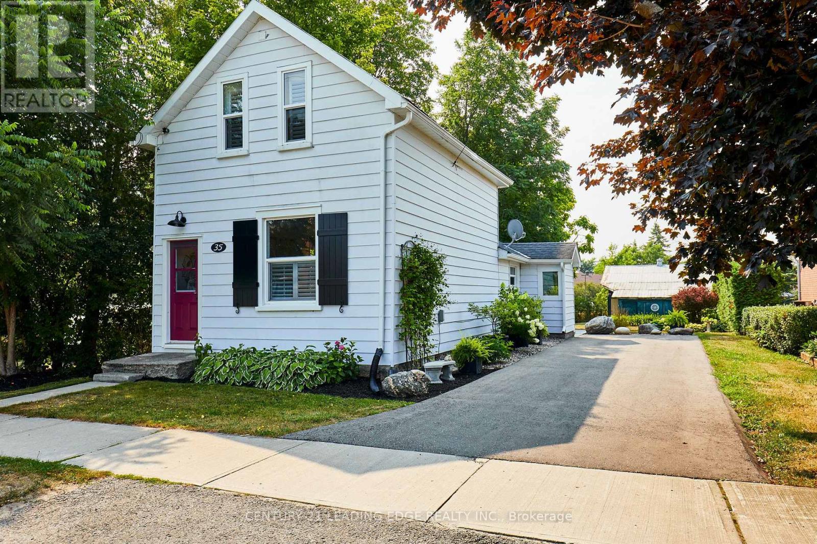 35 Jones St, Brock Sunderland, ON L0C 1H0