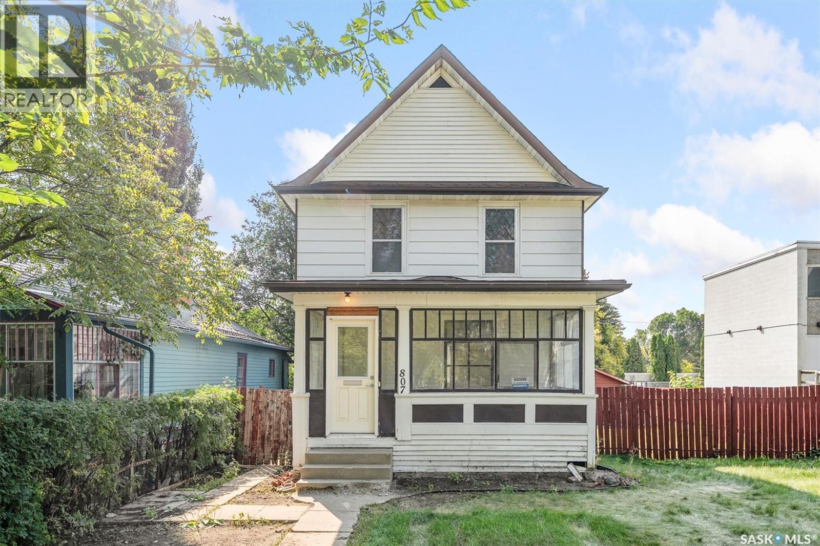 807 32nd Street West, Saskatoon, SK S7L 0T5