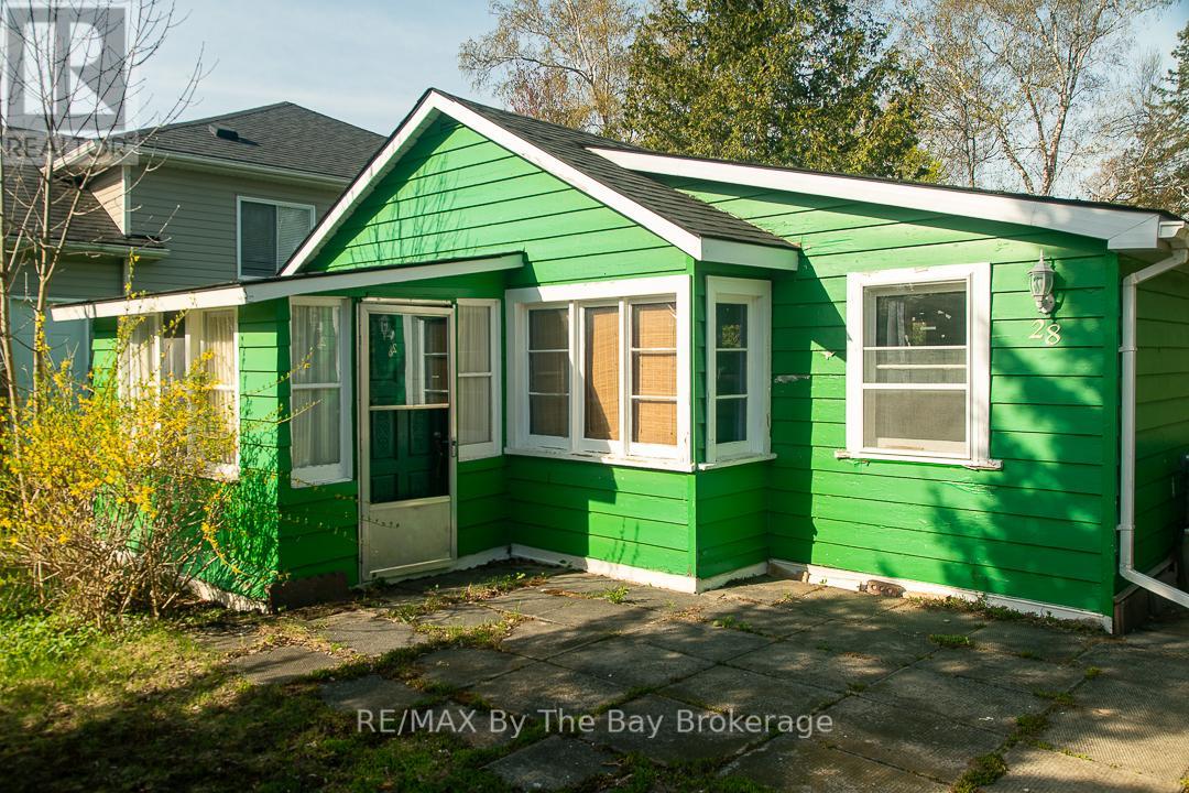 28 60th Street South, Wasaga Beach, ON L9Z 1V9