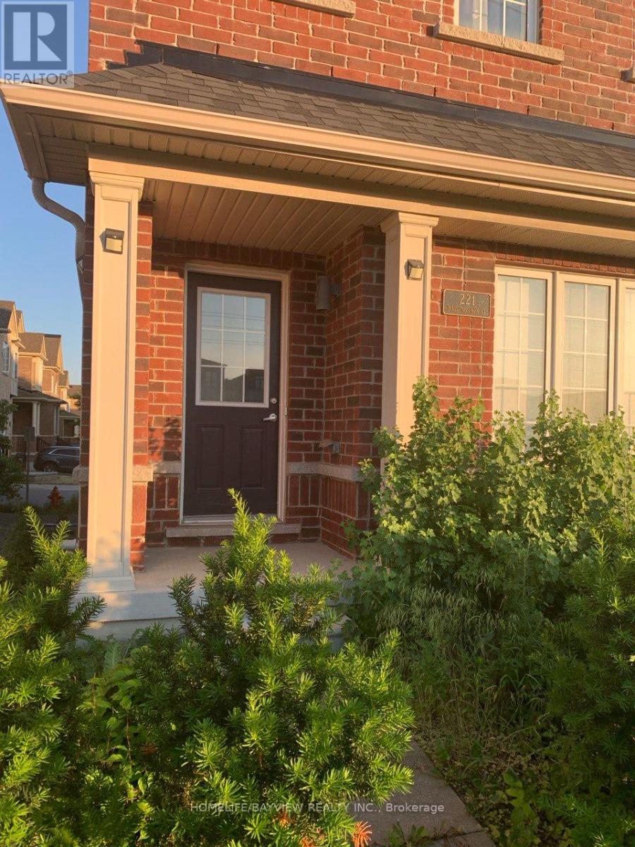 221 Harding Park St N, Newmarket Glenway Estates, ON L3Y 0E3