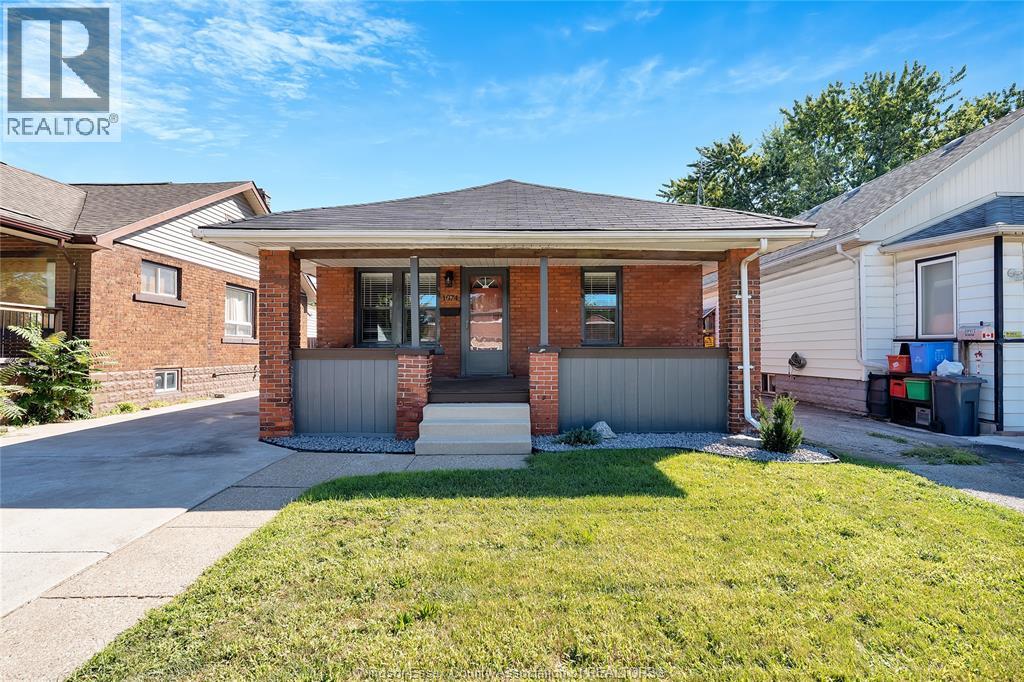 1074 Felix, Windsor, ON N9C 3L5
