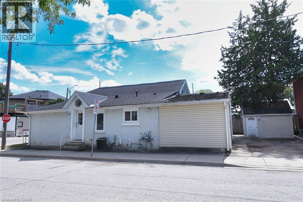 139 Chestnut Ave, Brantford, ON N3T 4C8