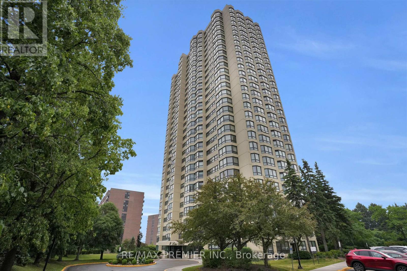 505 8 Lisa St, Brampton, ON L6T 4S6