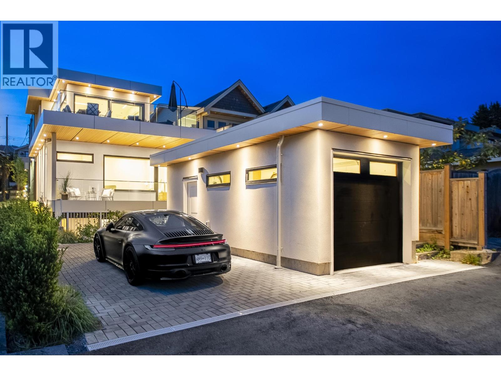 1236 Duchess Ave, West Vancouver, BC V7T 1H4