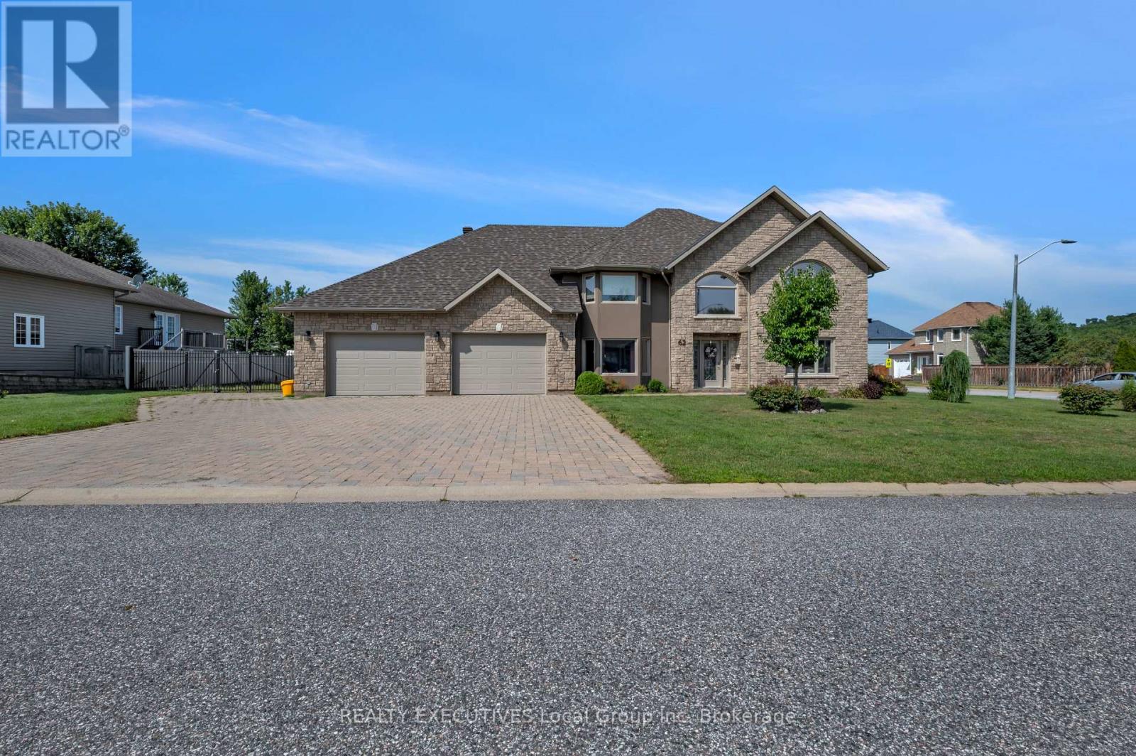 62 Dellandrea Dr, North Bay, ON P1B 8C1