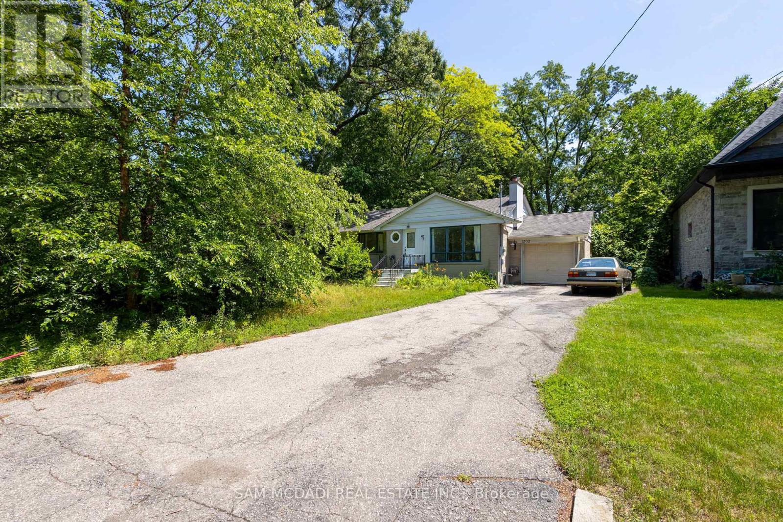1302 Martley Dr, Mississauga, ON L5H 1N9