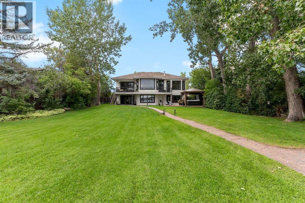 732 W Chestermere Dr, Chestermere, AB T1X 1B5