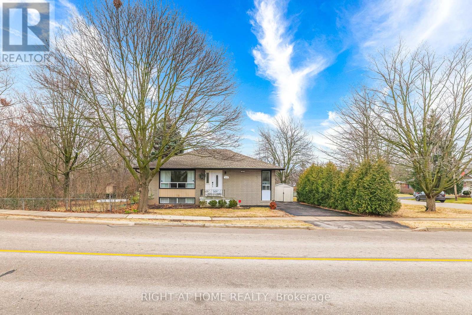 2076 Constance Dr, Oakville, ON L6J 2V7