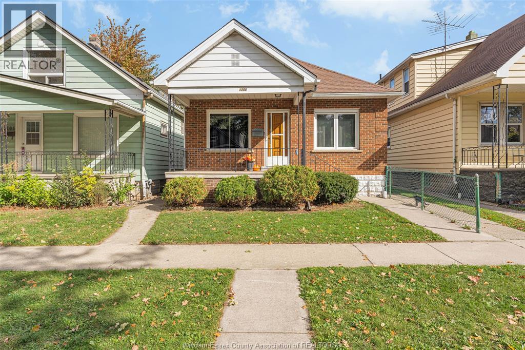 1208 Albert Rd, Windsor, ON N8Y 3P7