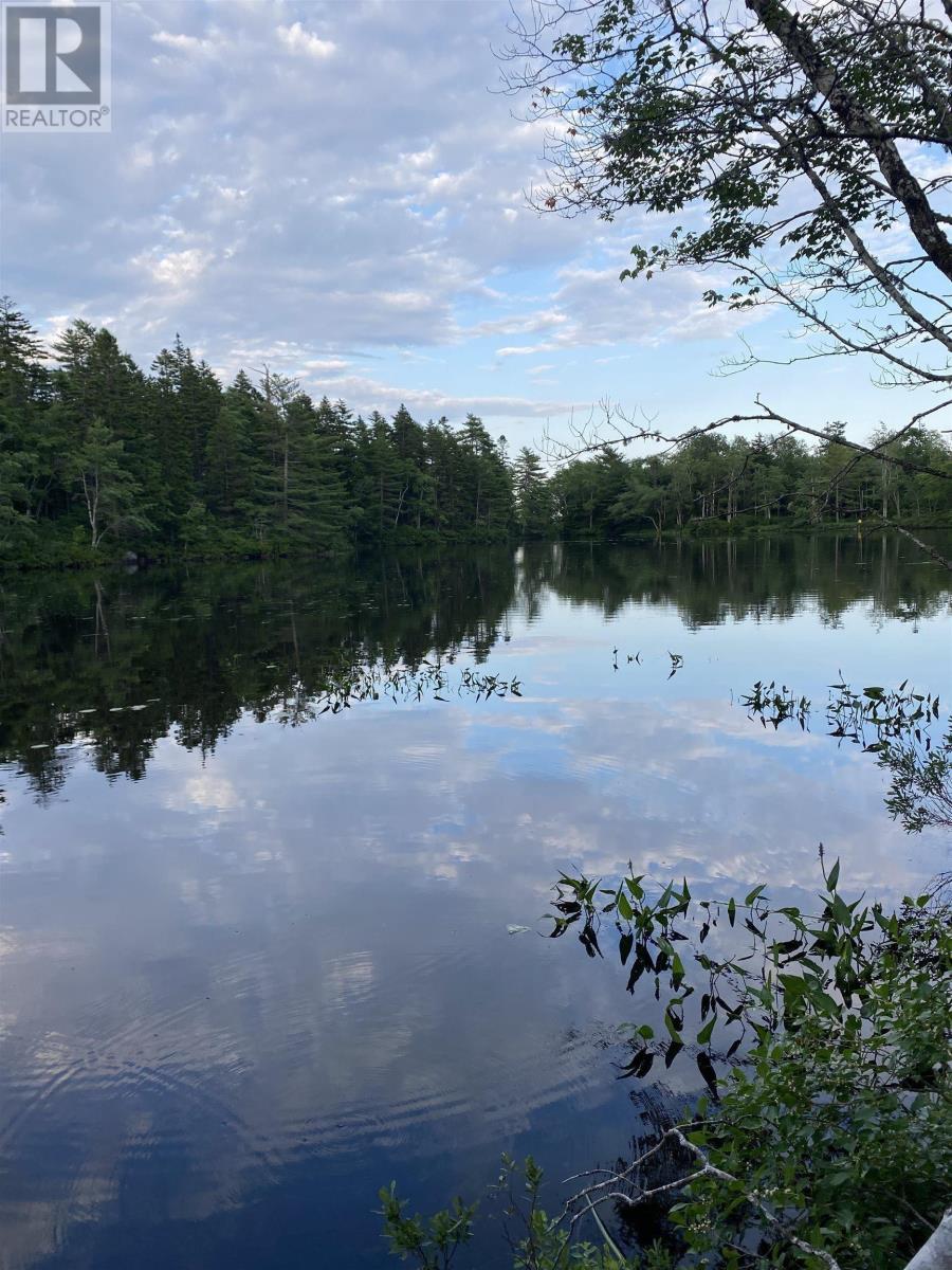 10 Piggott Lake Rd, Lakelands, NS B0N 1Z0