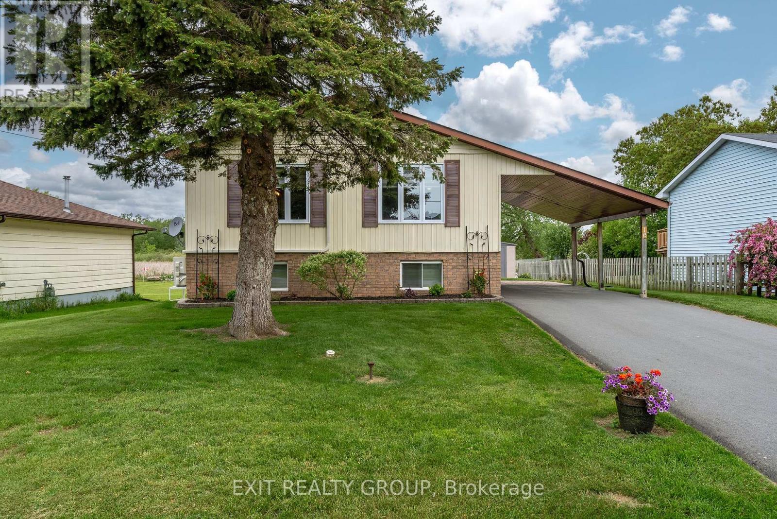 16 Queen St W, Brighton, ON K0K 1H0