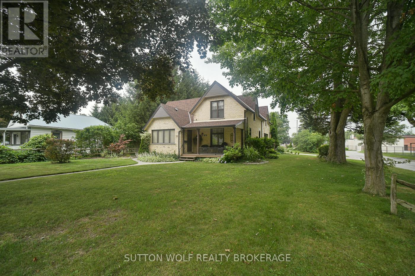 32 Arthur St, Strathroy-Caradoc, ON N7G 2H2