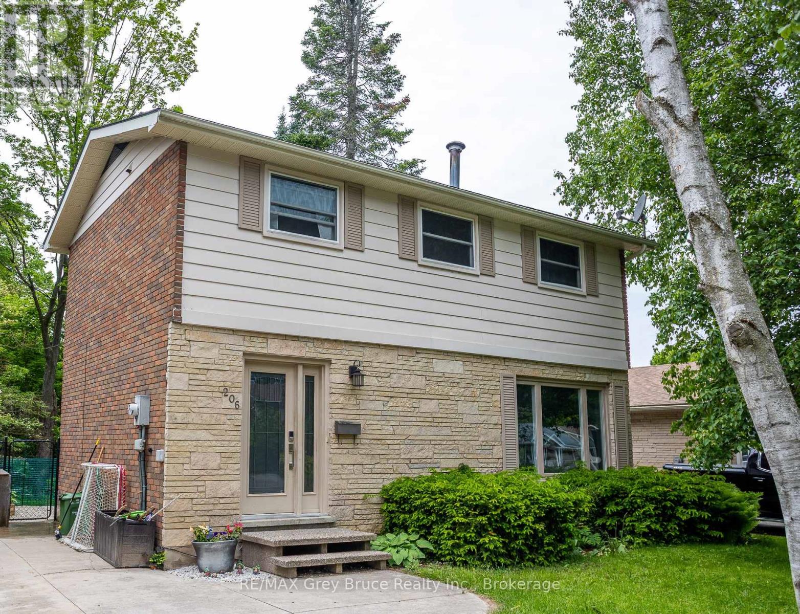 206 6th Avenue East, Owen Sound, ON N4K 2T3