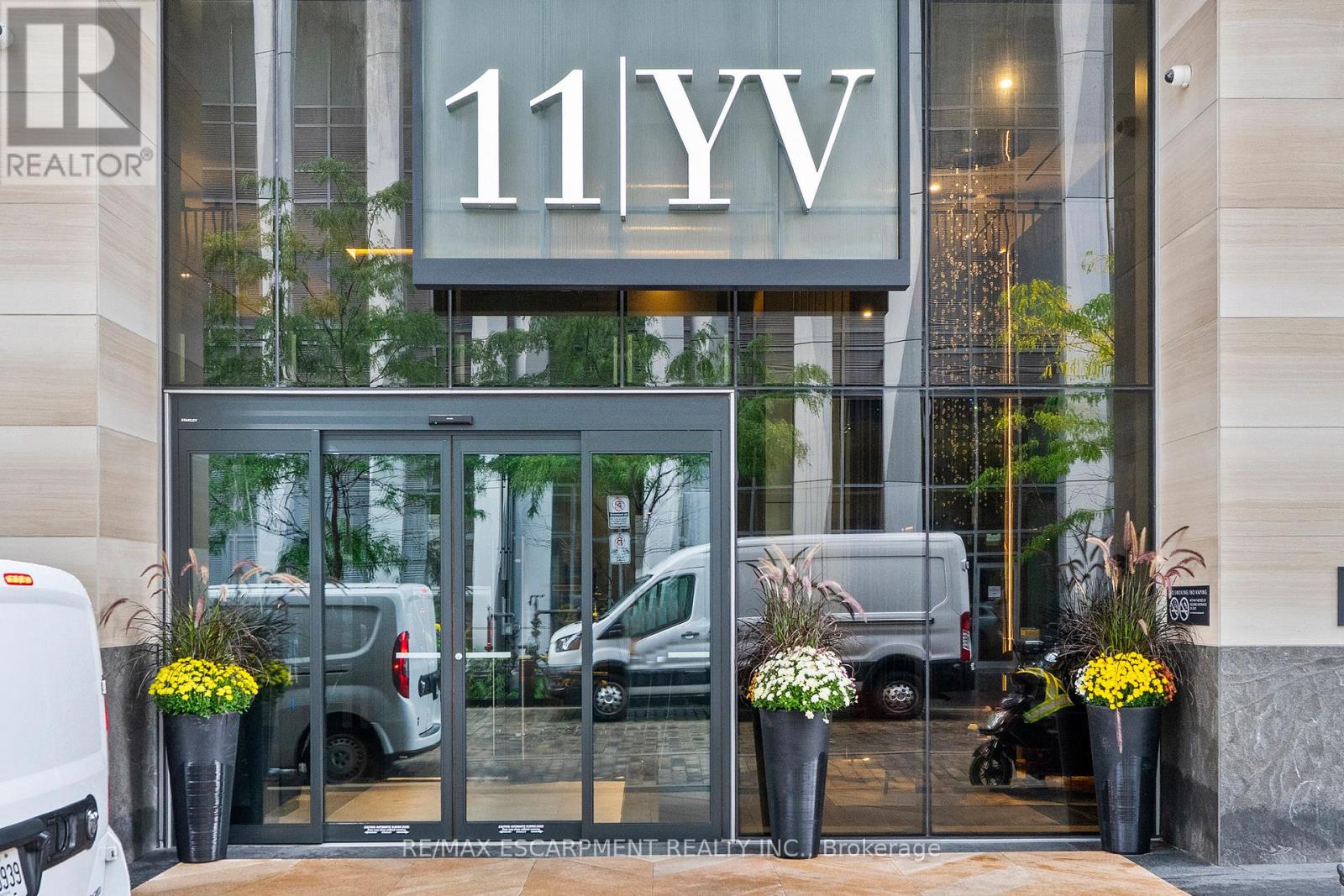 2113 11 Yorkville Ave, Toronto Annex, ON M4W 1L2