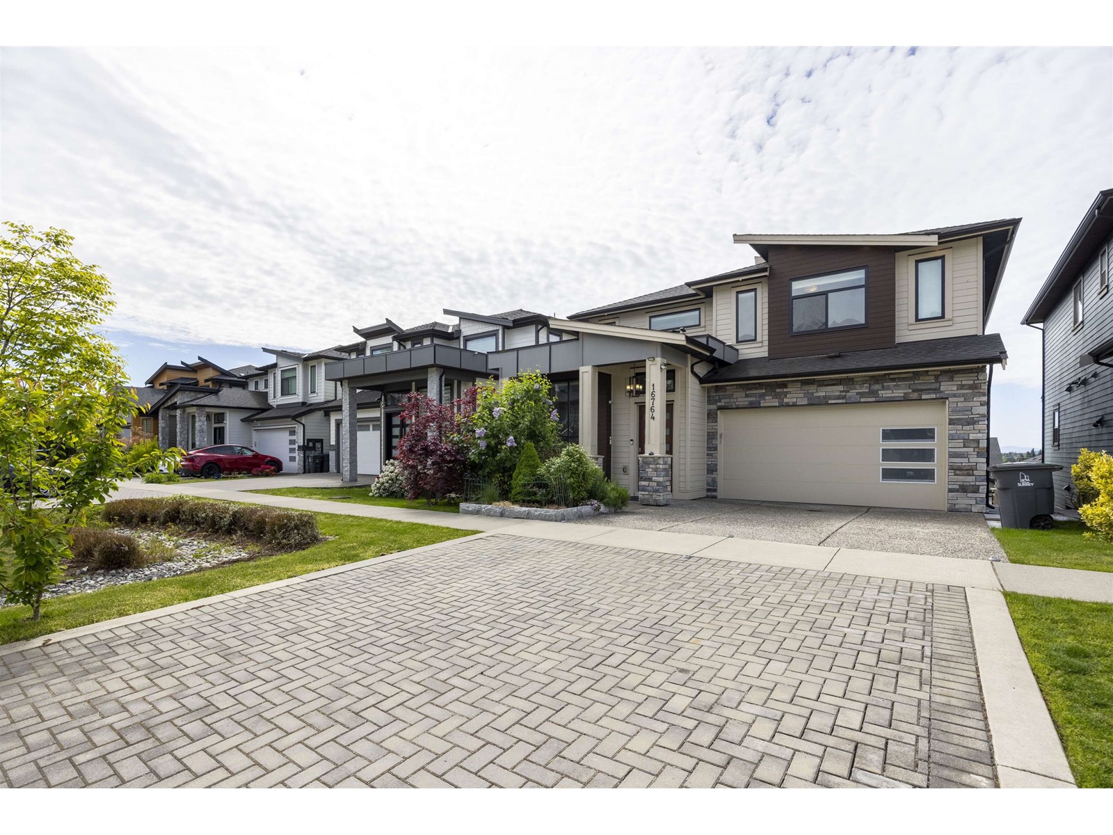 16 Avenue Unit 16764 #a, Surrey, BC V3Z 0T3