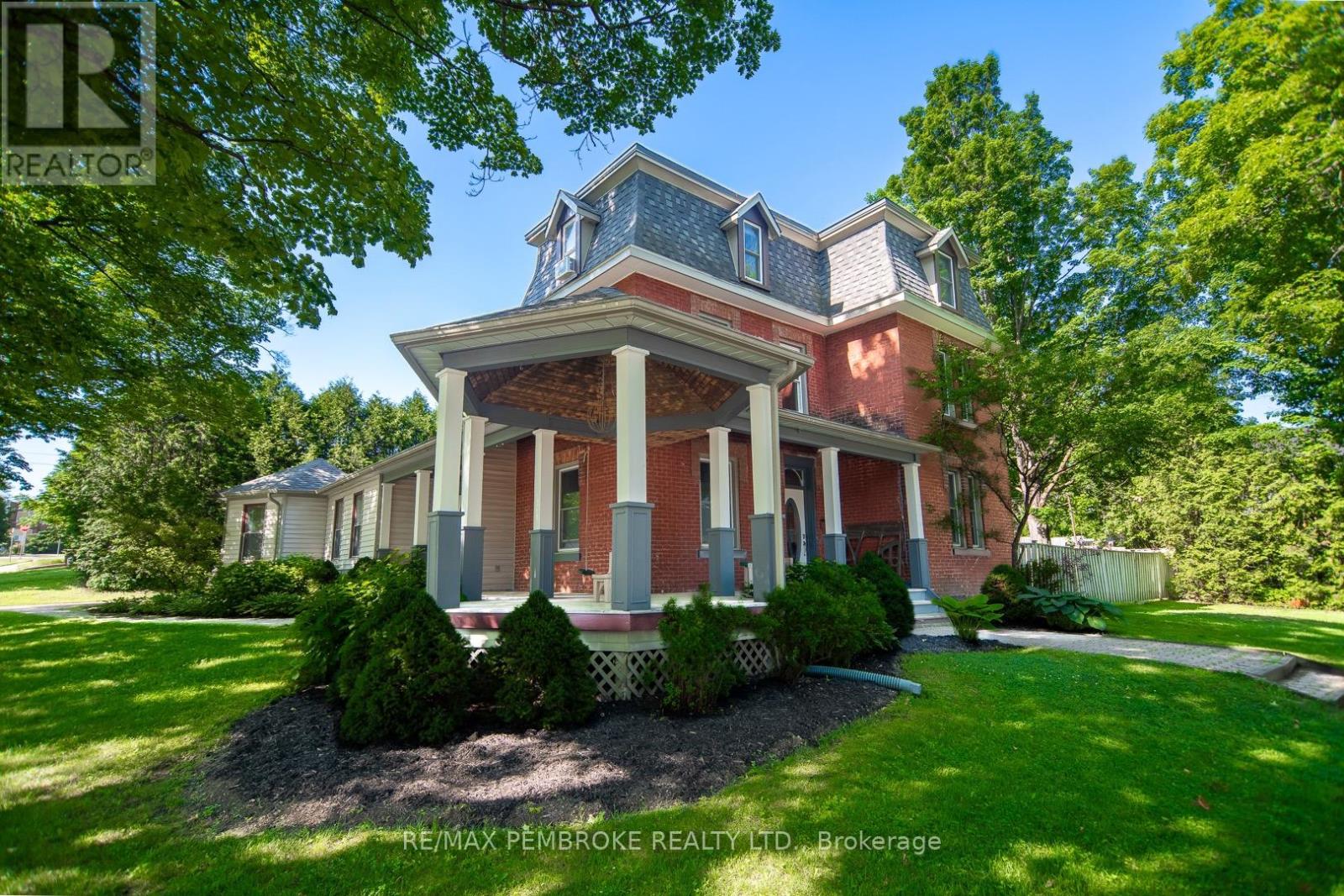 318 Esther St, Pembroke, ON K8A 3C7