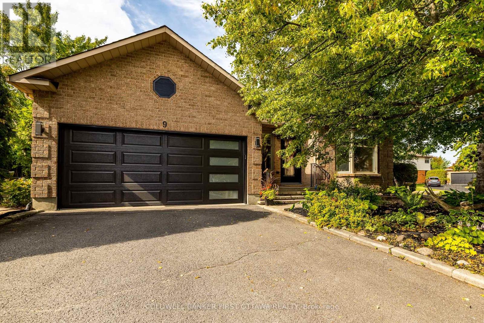 9 Lone Meadow Trl, Ottawa, ON K2S 1C9